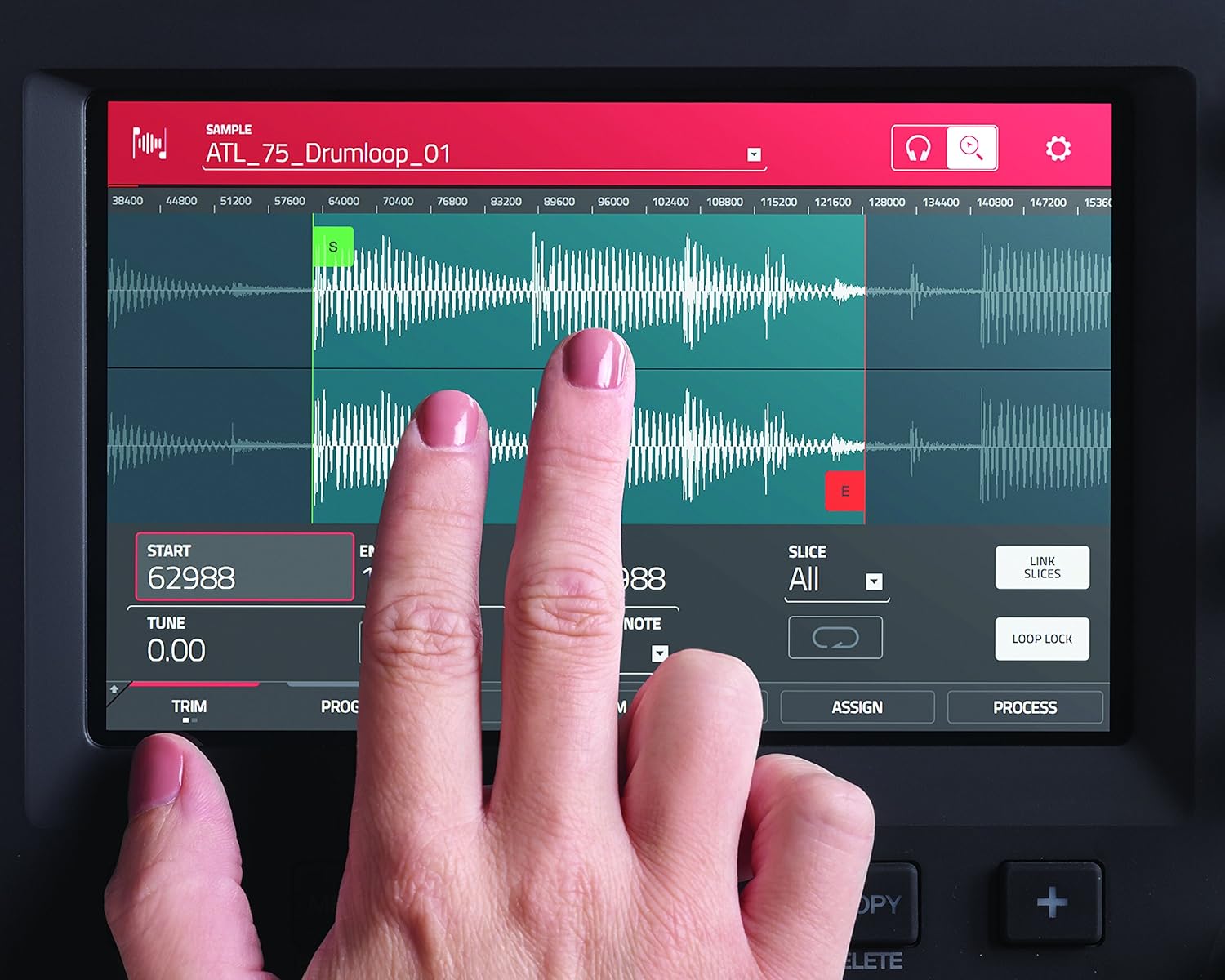 7" Multi-Color Touchscreen Music Production Station V699685