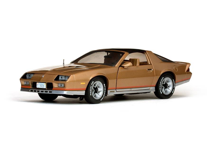 Gold 1/18 Diecast Model Car F12543