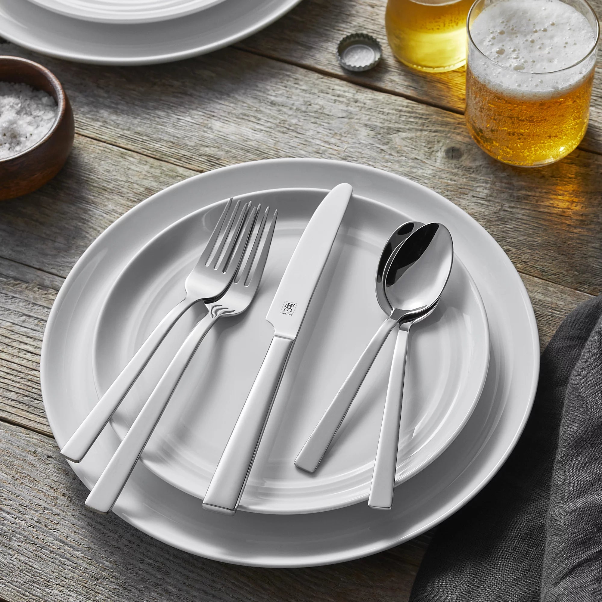 45-pc 18/10 Stainless Steel Flatware Set B900