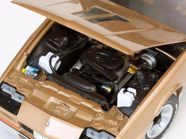 Gold 1/18 Diecast Model Car F12543
